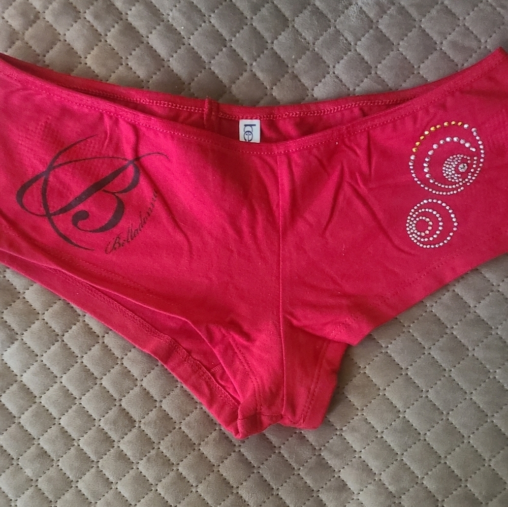 SHADES OF LOVE EXPRESS YOUR PASSION RED BOOTY SHORTS SZ LARGE - Picture 2 of 3